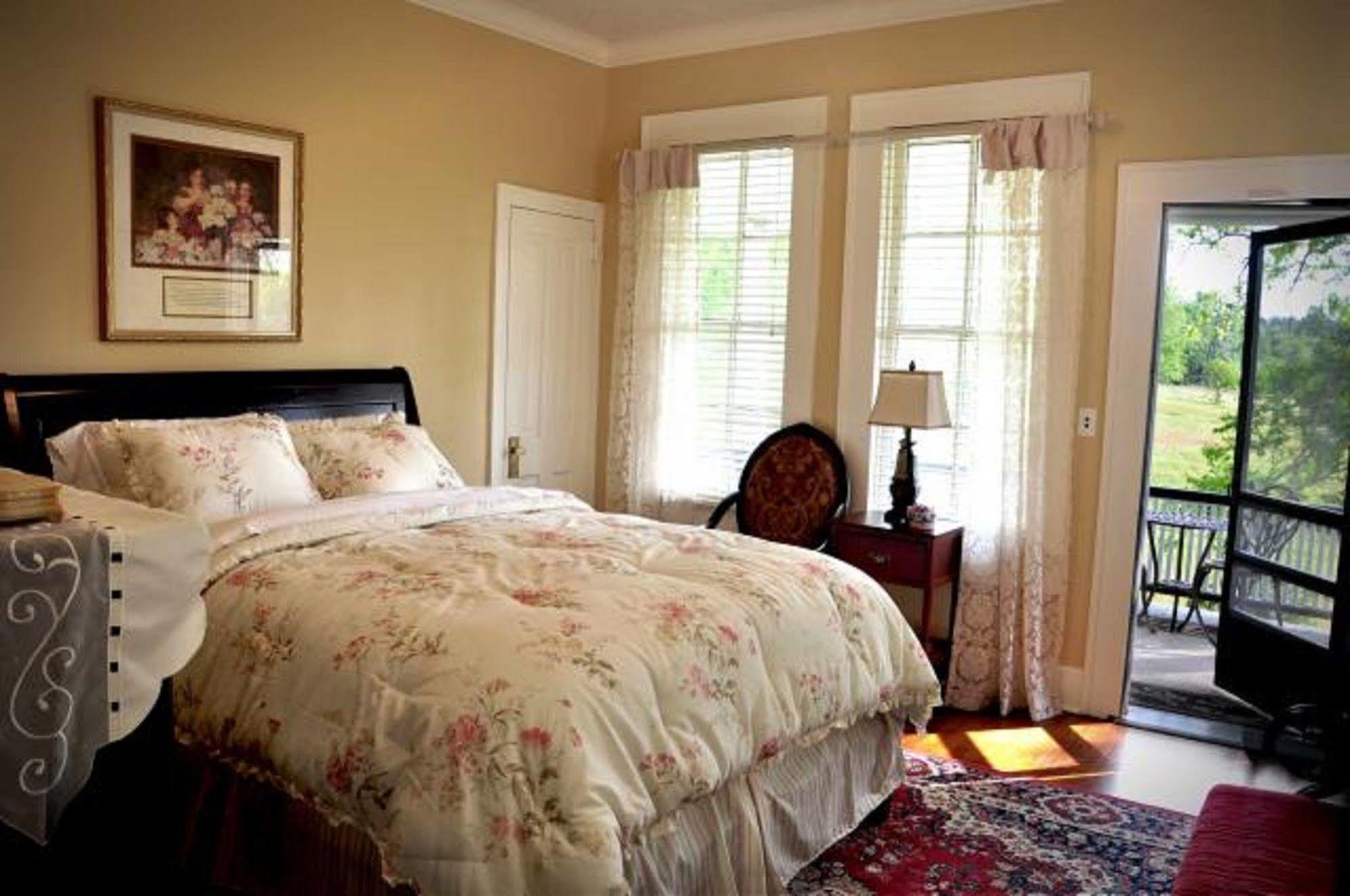 Texas Forest Country Retreat Huntington Экстерьер фото
