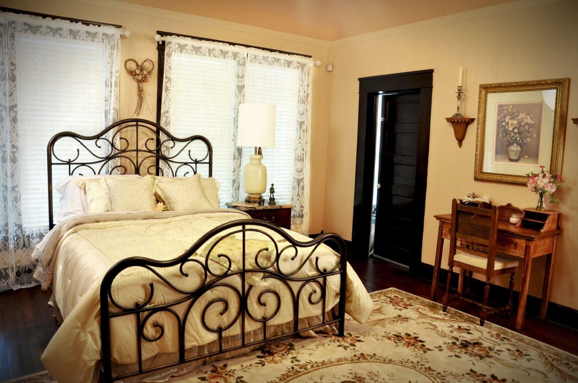 Texas Forest Country Retreat Huntington Экстерьер фото